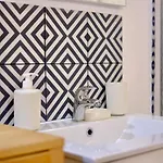 - Moderne Pour 4 *